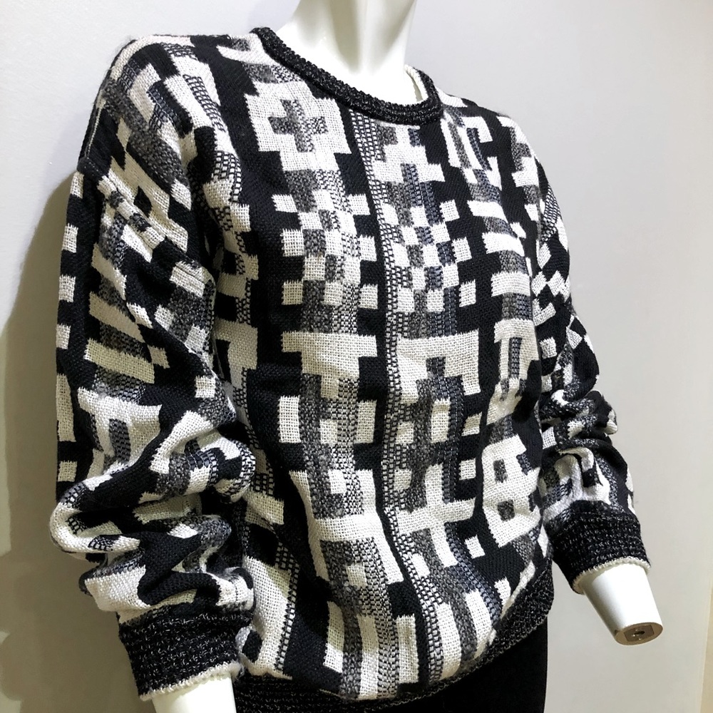 Beautiful Wool Sweater - Picture 2 of 3
